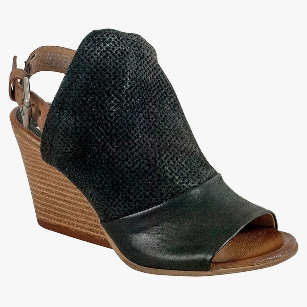 Miz Mooz Kona Wedge Sandal. Black Leather.